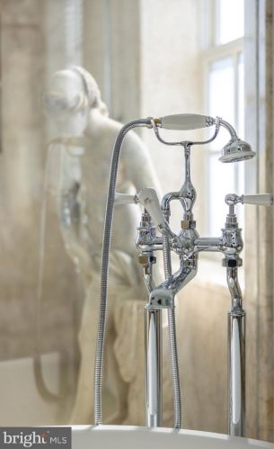 3210 R St, Washington DC  20024-3419 exterior