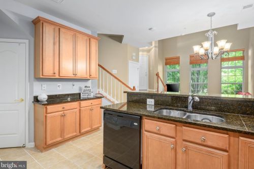 7100 Little Thames Dr, Gainesville VA  20155-4049 exterior