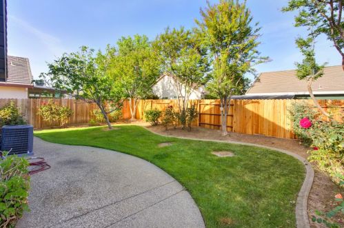8635 Windsor Point Way, Elk Grove CA  95624-3431 exterior