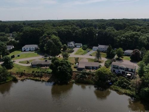 10 Baldwin Dr, Waterford CT  06385-2708 exterior