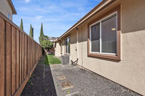 767 Red Barn Pl, Lathrop CA  95330-8975 exterior