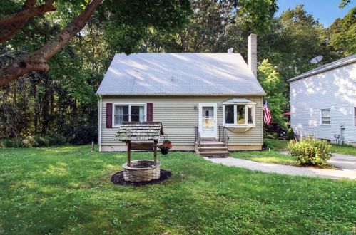 16 Brook St, Waterford, CT 06385-1541