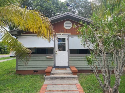 258 1st Ct, Dania Beach FL  33004-2819 exterior