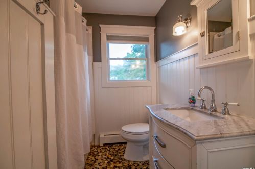 16 Longview Dr, East Quogue NY  11942-3613 exterior