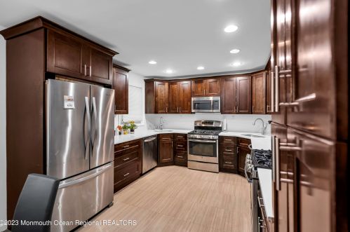 955 Hearthstone Dr, Lakewood NJ  08701-5513 exterior