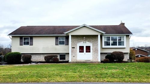 4618 Penn Hill Dr, Schnecksville, PA 18078-2314
