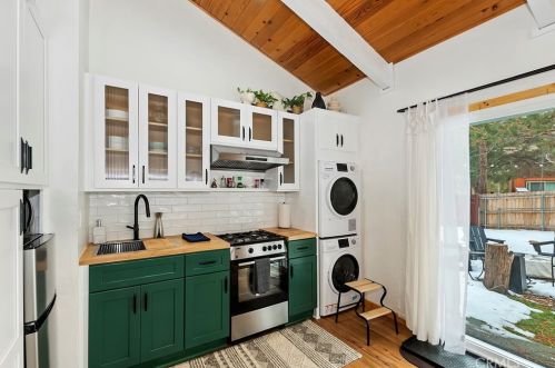 332 Brewer Way, Big Bear City CA  92314-9529 exterior