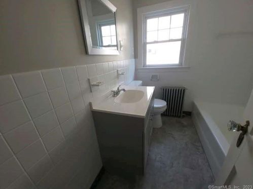 49 Norman St, Manchester CT  06040-6113 exterior