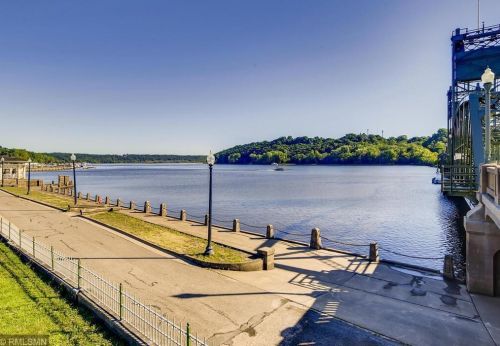 1006 3 St, Stillwater MN 55082-6220 exterior