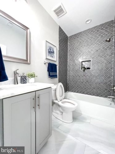 1010 15th St, Washington DC  20003-3213 exterior