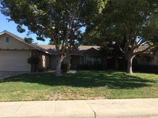 1530 Cottonwood Ct, Visalia CA  93277-8605 exterior