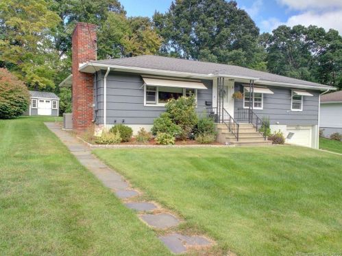 32 Westmont Dr, Waterbury, CT 06708-2421