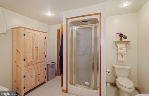 207 Thomas Ave, Riverton NJ 08077-1039 exterior