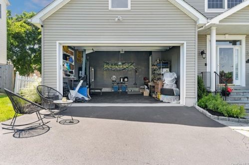 9 Murray Ln, Crotonville NY  10562-3300 exterior