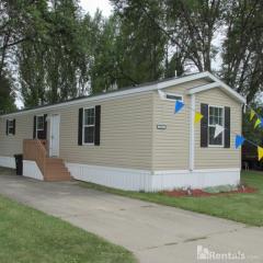 2574 Huntington Park Dr, Grand Forks ND  58201-6137 exterior