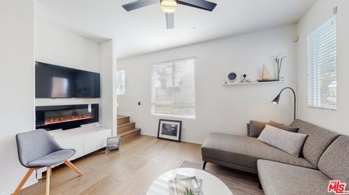 14711 Sherman Way, Van Nuys CA  91405-2215 exterior