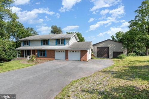 246 Sled Dr, Shermansdale, PA 17090-8308