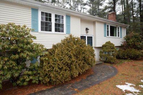 135 Homestead Dr, South Glastonbury, CT 06073-2807