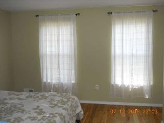 51 Delikat Ln, Sayreville, NJ 08872-2210