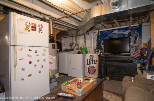 28 Bentley Ave, Trenton NJ  08619-3720 exterior