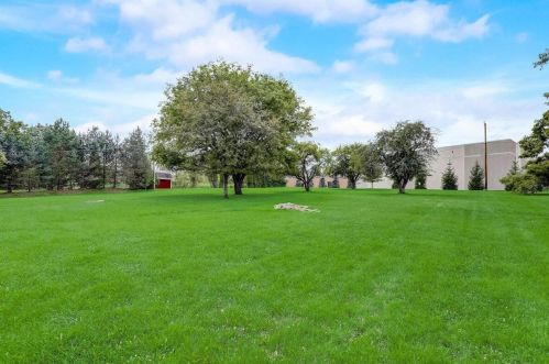 11315 Glenbrook Ln, Thiensville WI  53092-3113 exterior