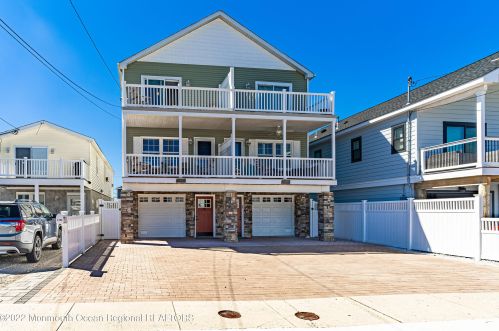 249 Carteret Ave, Pelican Island, NJ 08751-1810