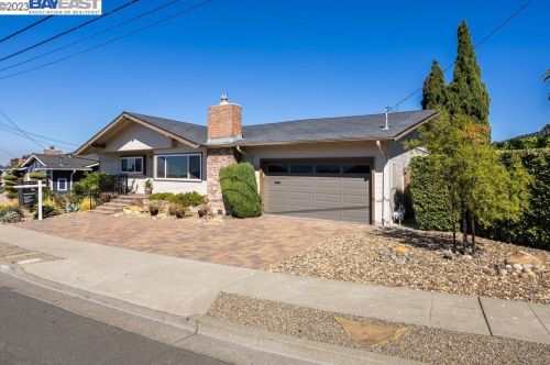 2550 Oakes Dr, Hayward, CA 94542-1224