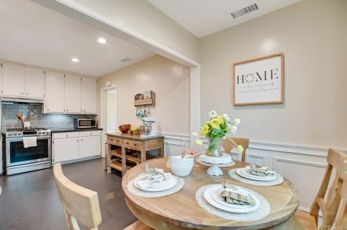 5719 Pennswood Ave, Lakewood CA  90712-1819 exterior