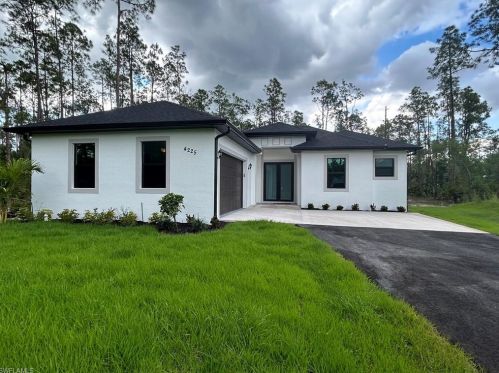 4079 14th Ave, Naples, FL 34120-9105