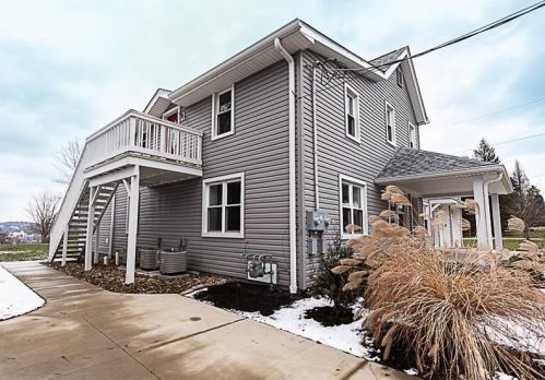 38 Darlington Rd, Beaver Falls, PA 15010-3046