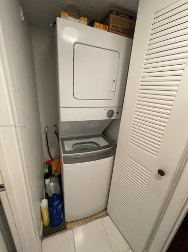 650 124th Ter, Hollywood FL 33027-0803 exterior