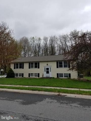 12 Raspberry Dr, Navy Sup Dpt, PA 17050-2792