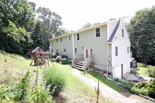 2 Joyce Rd, Lyme, CT 06371-1395