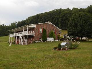 6285 Rayburn Creek Rd, Collinwood, TN 38450-4519