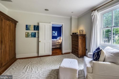 19 Cornwall St, Leesburg VA 20176-2701 exterior