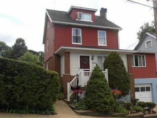 2206 Hampton St, Pittsburgh, PA 15218-1867