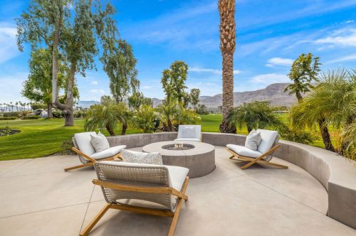 7 Mayfair Dr, Rancho Mirage CA  92270-2586 exterior