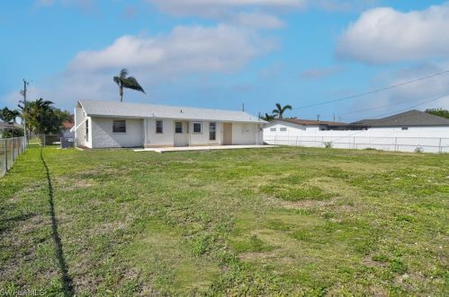 1026 36th Ter, Cape Coral FL  33914-5265 exterior
