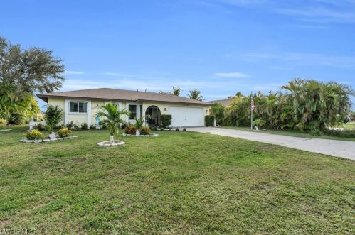 1016 25th Ter, Cape Coral, FL 33904-2916