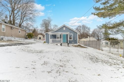 18 Outlook Ave, Mount Olive NJ  07828-2919 exterior