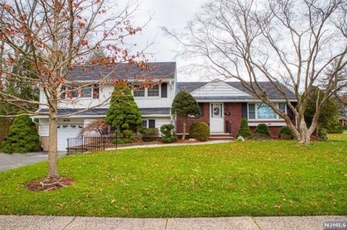 110 Garry Rd, Closter, NJ 07624-1525