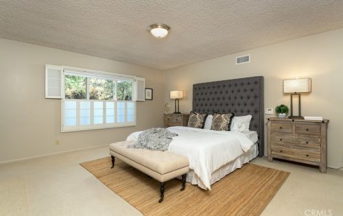 2755 Valle Vista Dr, Glendale CA  91206-4720 exterior