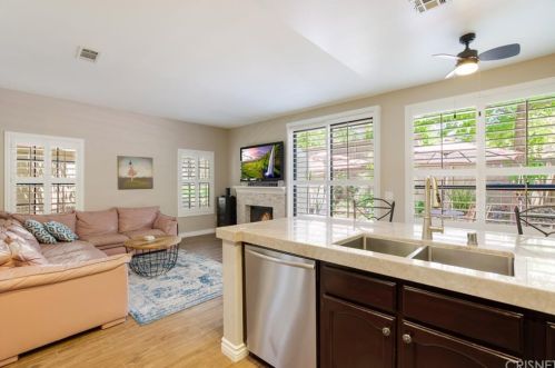 372 Turin St, Calabasas CA  91377-5527 exterior