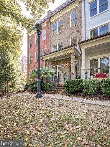 641 Regent Pl, Washington, DC 20017-2001