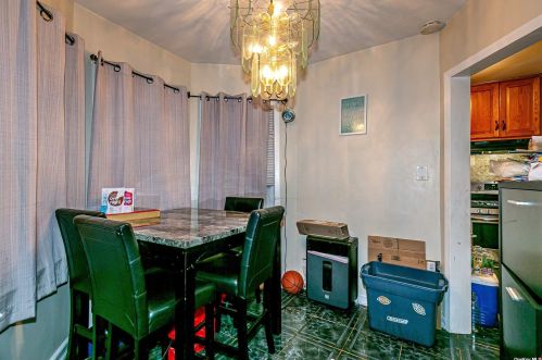 11581 Pkwy Dr, Floral Park NY  11003-3934 exterior