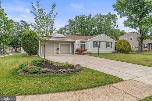 701 Parry Blvd, Riverton NJ  08077-3938 exterior