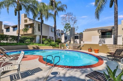 4267 Las Virgenes Rd, Calabasas CA  91302-1968 exterior
