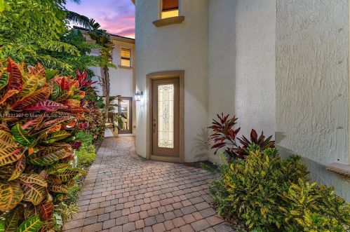 834 Madison Ct, West Palm Beach, FL 33410-1564