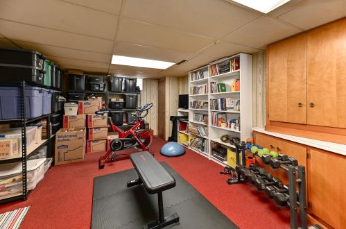 181 Glenview Ave, Milwaukee WI 53213-3323 exterior