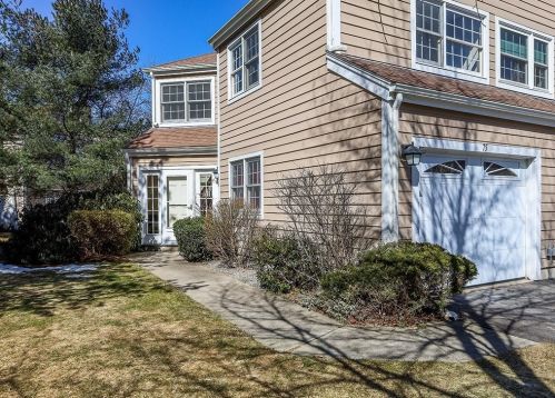 75 Clear Pond Dr, Walpole, MA 02081-4369
